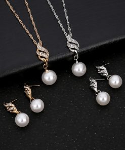 Bridal Wedding Accessories Europe and America Fashion Simple Imitation Pearl Studded Twist Chain Earrings Necklace Jewelry Set YWHY-012