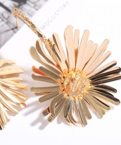 New exaggerated gold silk chrysanthemum earrings Simple creative street beat flower earrings YHY-067