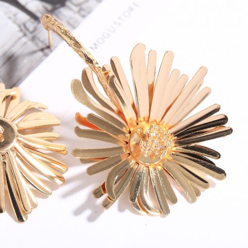 New exaggerated gold silk chrysanthemum earrings Simple creative street beat flower earrings YHY-067