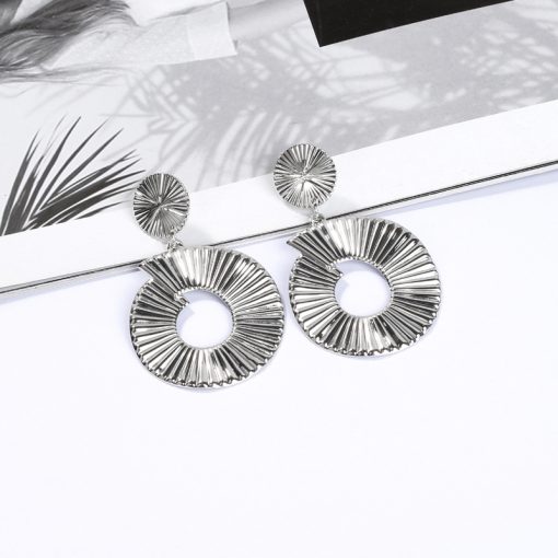 New earrings European and American fashion geometric texture alloy ladies earrings YLX-121
